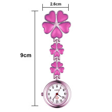 Orologio da bavero per infermieri, orologio retrattile per infermieri con design a clip, decorazione a forma di cuore, movimento al quarzo, quadrante