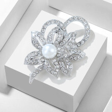 Krystallbrosjenål for kvinner, rhinestone-blomsterbrosjer Vintage perlebrosje korsasjekrystallnål, elegant brosjedesign med luksuriøs finish,