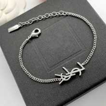 (White gold) The classic letter bracelet is a simple, versatile, fashionable, light luxury, individual, trendy and elegant metal high-end accessory