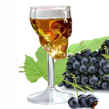 Conjunto de taças de vinho em formato de caveira com mini lanterna de alta luminosidade, perfeitas para coquetéis e festas. Acessórios modernos