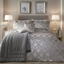 Soiree - Luxury Silver Ogee Velvet Duvet Cover - King Bedding Size (230 x 220cm) - 2x Pillowcases - Soft & Cosy Velvet Bedding in Silver -Jacquard -