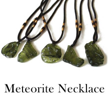 Colar de Moldavita, Pingente de Cristal de Pedra Preciosa Natural de Meteorito para Homens e Mulheres, Joia Energética com Corrente de Corda Tecida