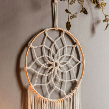 Handgefertigter Makramee-Wandbehang im Boho-Stil, aus natürlichem Baumwollseil mit blattförmigen Quasten, perfekt für Kinderzimmer und