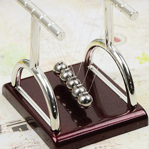 Το Newton's Cradle Physics Gadget, Διακόσμηση Γραφείου που Επιδεικνύει Μεταφορά Ενέργειας με 1
