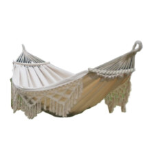 Outdoor Cotton Hammock with Wooden Spreaders, Breathable Mesh, White Tassels for Wedding Photos