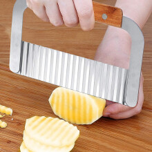 Easy Clean Crinkle Cutters, French Fry Slicer, Stainless Steel Blade, Compact Portable Design, Comfortable Wooden Handle, for Effortless Meal Prep,