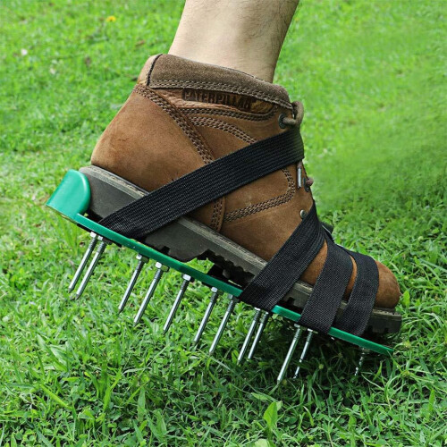 Aerator shoe pair with spikes, adjustable belt and buckle, combination tool Ref: 8688 1
