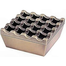 Aschenbecher aus bronzefarbenem Metall mit 16 Löchern für den Außenbereich, windfest und mit Bronze-Finish.