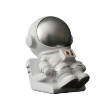 Upea lisäys kokoelmaasi, 3 kpl miniatyyrisarjakuva-astronauttihartsikoristeita, täydellinen kirjakauppaan tai lastenhuoneeseen