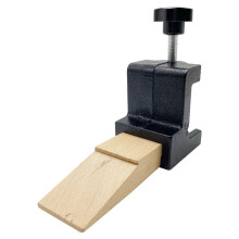 Versatile jewelry clips suitable for studios and homes provide practical support for organizing and displaying pieces.