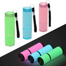 Lanternas LED brilhantes e duráveis, resistentes a impactos, fáceis de usar em aventuras ao ar livre, incluindo camping, trilhas e atividades