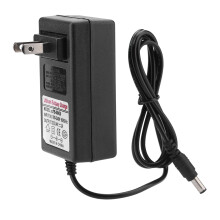 Sicherer und schneller Ladeadapter aus feuerfestem Material mit breitem Eingangsspannungsbereich für Lithiumbatterien in Scheinwerfern und