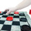 Διαδραστικό σετ παιχνιδιών Giant Checkers Mega Tic Tac Toe με πτυσσόμενο αναστρέψιμο χαλί, 7