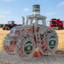 (Tractor A) New Whiskey Glass Decanter, Halloween Fun Whiskey Bottle, Home Bar Decoration Gift Whiskey Decanter Set