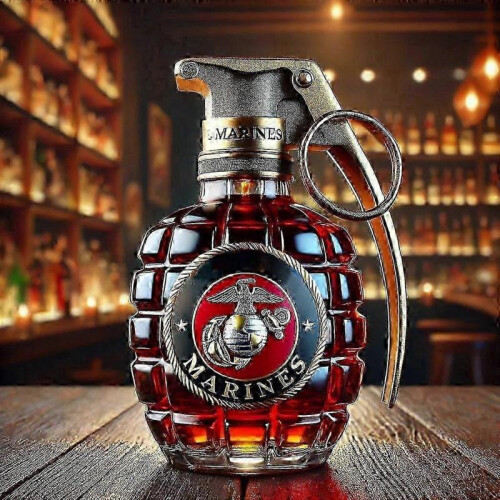 (Grenade D) Whiskey Decanter 350ml Eagle Shape Glass Material.
