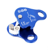 Selflocking rope gripper for outdoor climbing, movable mountaineering rope guard