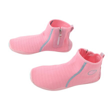 Paar Wasserschuhe, atmungsaktiv, bequem,