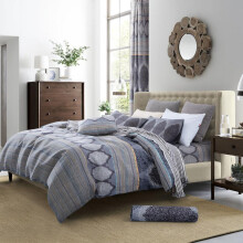 (CHANDELIER, Single) Luxurious 4 Piece Microfiber Printed Duvet Cover Complete Set – Includes 1 Duvet Cover, 2 Pillowcases & 1 Fitted