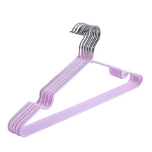 Ensemble de cintres pour penderie, cintres antidérapants robustes avec bras élargis, crochets pivotants à 360, revêtement plastique fin.