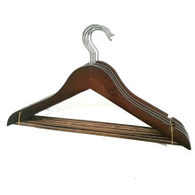 Cintre en bois massif avec cintres incurvés, large support d'épaules et épaules profilées pour costumes, manteaux et robes.