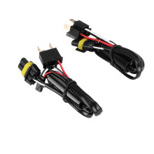 Betrouwbare relaiskabelboom voor 4HID-koplampen. Plug & Play-ontwerp. Geen herbedrading nodig. Schakelen tussen groot- en dimlicht. Hittebestendige