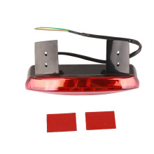 Lanterna traseira com pisca-pisca, luz de freio LED, lente de policarbonato, carcaça em ABS, encaixe universal, durável e resistente ao desgaste.