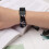Pulseira elástica de tecido para smartwatch, modelo scrunchie, feita de algodão macio com estampas estilosas, design flexível e leve. 6