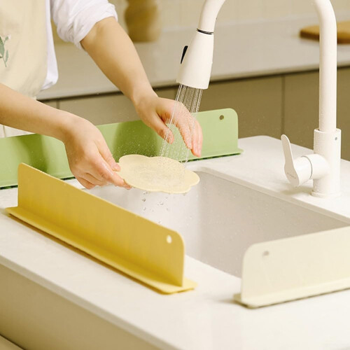 Kitchen Splash Guard, Multifunctional Strip Silicone Barrier for Worktops (Green) 1