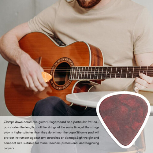 34 accessori per chitarra, tra cui plettri, capotasto e corde. 2