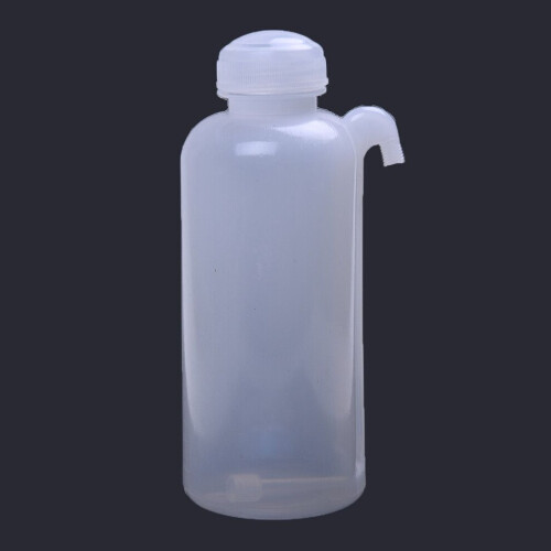 Flacone in plastica da 500 ml con dosatore a pressione. 2