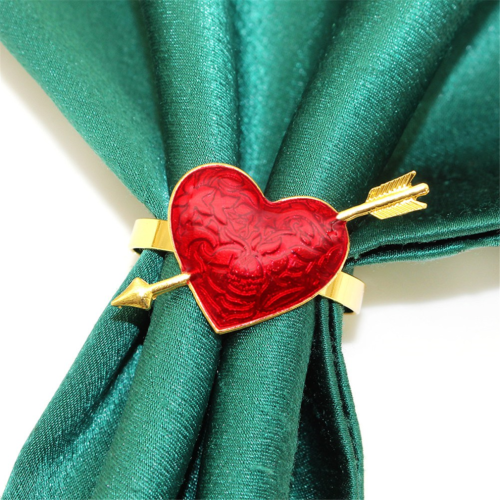 Servilleteros con forma de corazón para decorar la mesa de boda de San Valentín 1