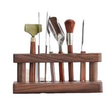 Juego de té de madera para seis caballeros con accesorios y herramientas para el té.