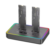 Docking station per SSD M.2 NVMe a doppio alloggiamento con spina europea.