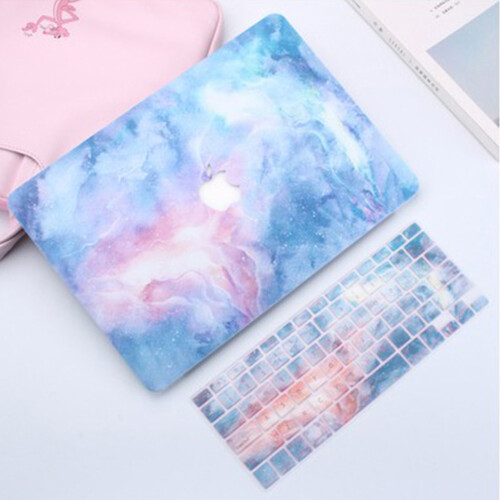 Capa protetora para MacBook Pro de 13 polegadas, estrutura rígida de plástico com logotipo visível, design ultrafino e leve para dissipação de 1