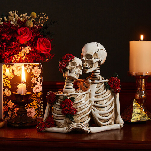 Halloween Skull Statue Handcrafted Design-Gold Hold hands 2
