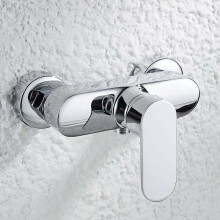 Robinet de douche élégant pour salle de bain, construction en laiton massif pour une stabilité optimale et valve à noyau céramique pour un