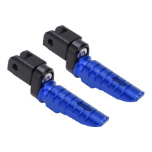 Pedane poggiapiedi per moto in lega di alluminio, leggere, resistenti e con un tocco di stile. Facili da installare senza modifiche. Design