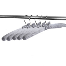 Gepolsterte Satin-Kleiderbügel für Brautkleider, dekorative Haken mit rutschfestem Design, eleganter Stil, schützende Polsterung,
