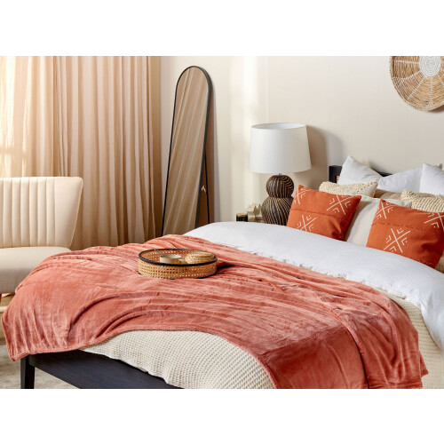 Beliani Blanket BAYBURT 150 x 200 cm Coral 1