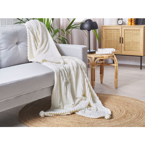 Beliani Blanket KAWERI 150 x 200 cm White 1