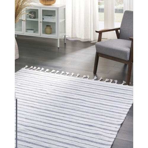 Beliani Rug BADEMLI Off-White 140 x 200 cm 1