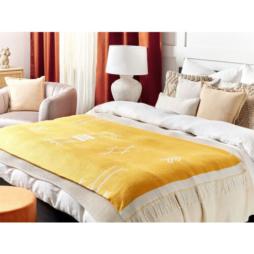 Beliani Blanket JALKINI 130 x 170 cm Yellow 1