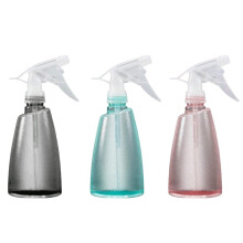 Set di versatili flaconi spray, da nebulizzazione fine a getto, disponibili in varie dimensioni e colori, facili da riempire, realizzati con
