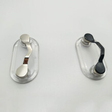 Porta occhiali magnetico per un comodo utilizzo, porta occhiali da sole con magneti potenti e clip di sicurezza, porta badge per uomo e donna.