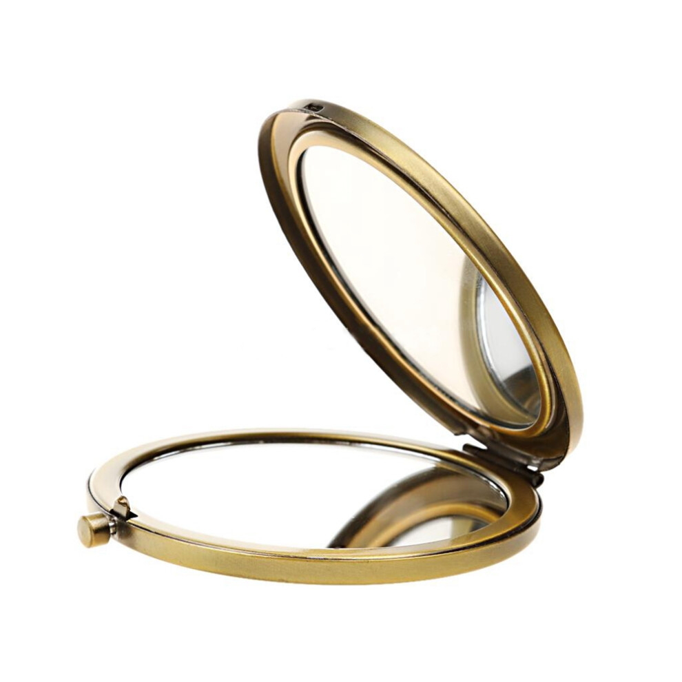 Elegant Design Magnifier, Heart Shaped Compact for Beauty Enthusiasts