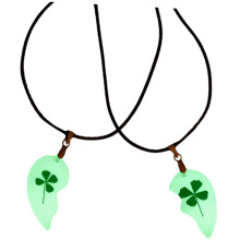 1 pair of glowing clover necklaces, handmade dried flower necklaces for Valentine's Day, anniversaries, and special occasions.