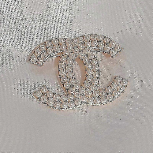 Broche Double C en perles et cristaux pour soirée