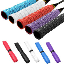 De ultieme tennis- en badmintonovergrip met geperforeerd ontwerp voor superieur spel.