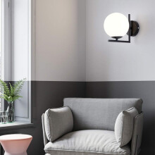 Moderne wandlamp in industriële stijl, met op- en neerwaartse lichtbundel, bolvormige lampenkap met oogvriendelijke glazen kap, geschikt voor