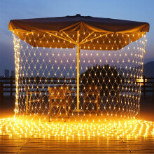 Festliche Lichterkette, perfekt für die Weihnachtsdekoration im Freien, mit Timerfunktion für mehr Komfort und robuster Konstruktion für lange
